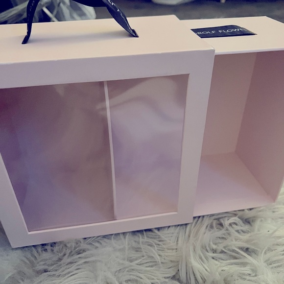 VIKTOR AND ROLF FLOWERBOMB SHADOWBOX GIFT BOX - Picture 2 of 11